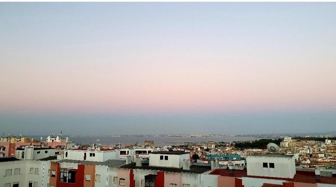 River View & Close To The Beach - Quarto Em Almada Eksteriør bilde